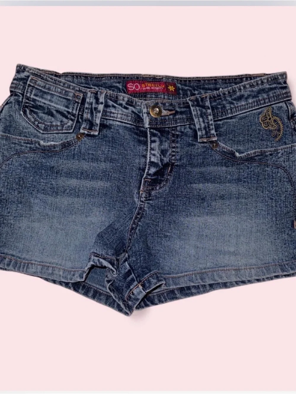 SO stretch denim shorts originate from the early-to-mid 2000s (Y2K era)